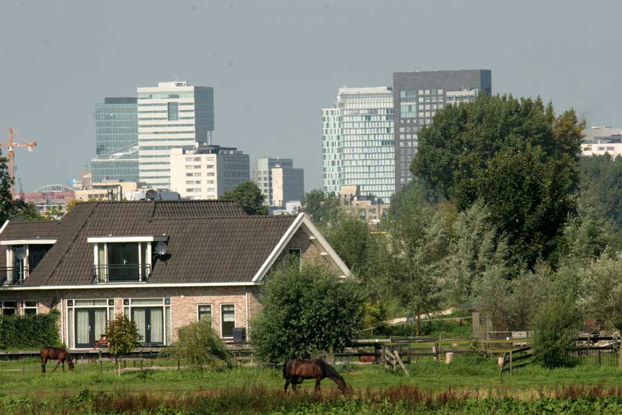 Amsterdam zet twee tenders per jaar voor kantoorontwikkeling in de markt