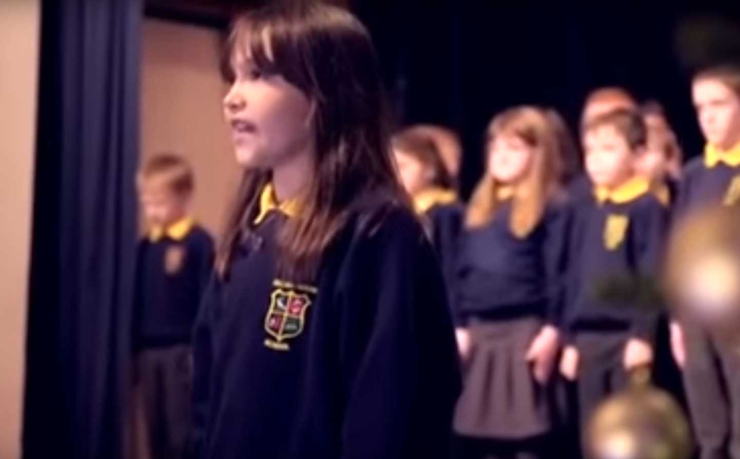 Vertolking 'Hallelujah' van 10-jarig Iers schoolmeisje ontroert 