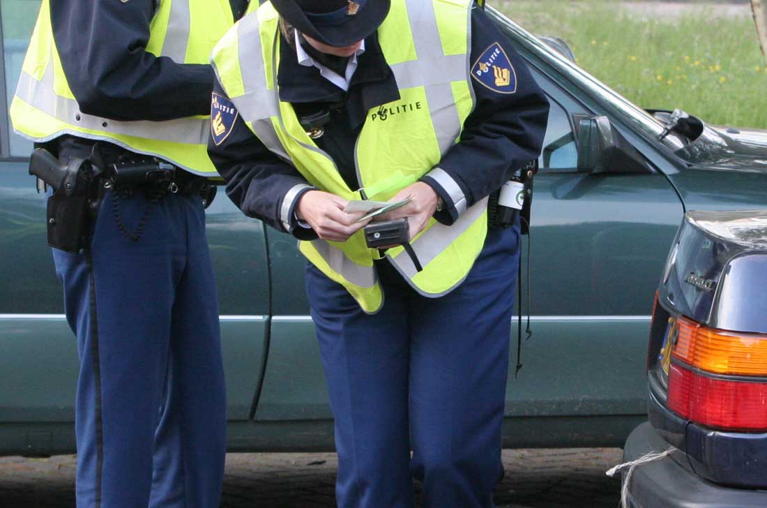 Alerte buurtbewoner maakt foto van auto inbraakverdachte