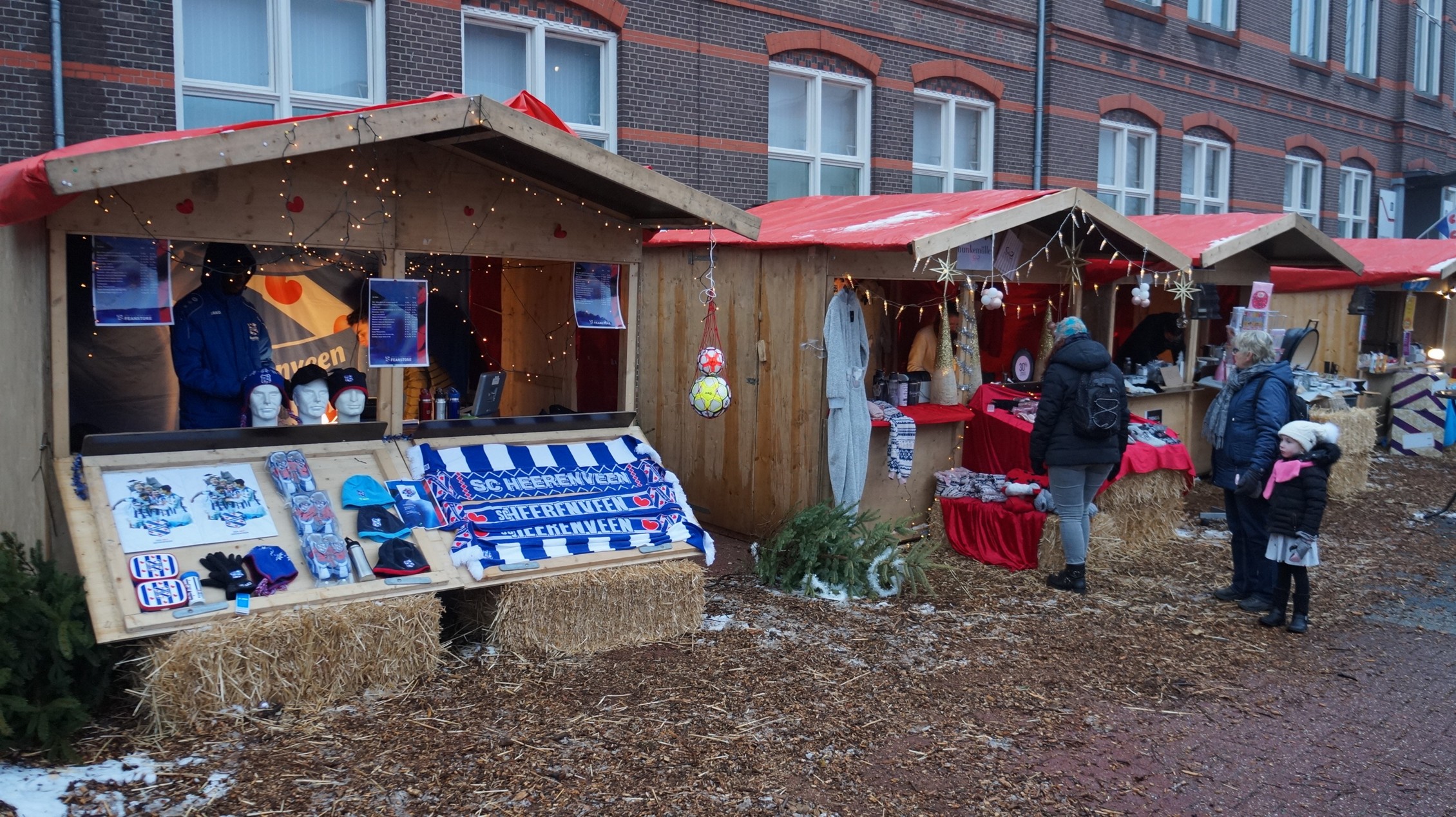Kerstmarkt Heerenveen druk bezocht