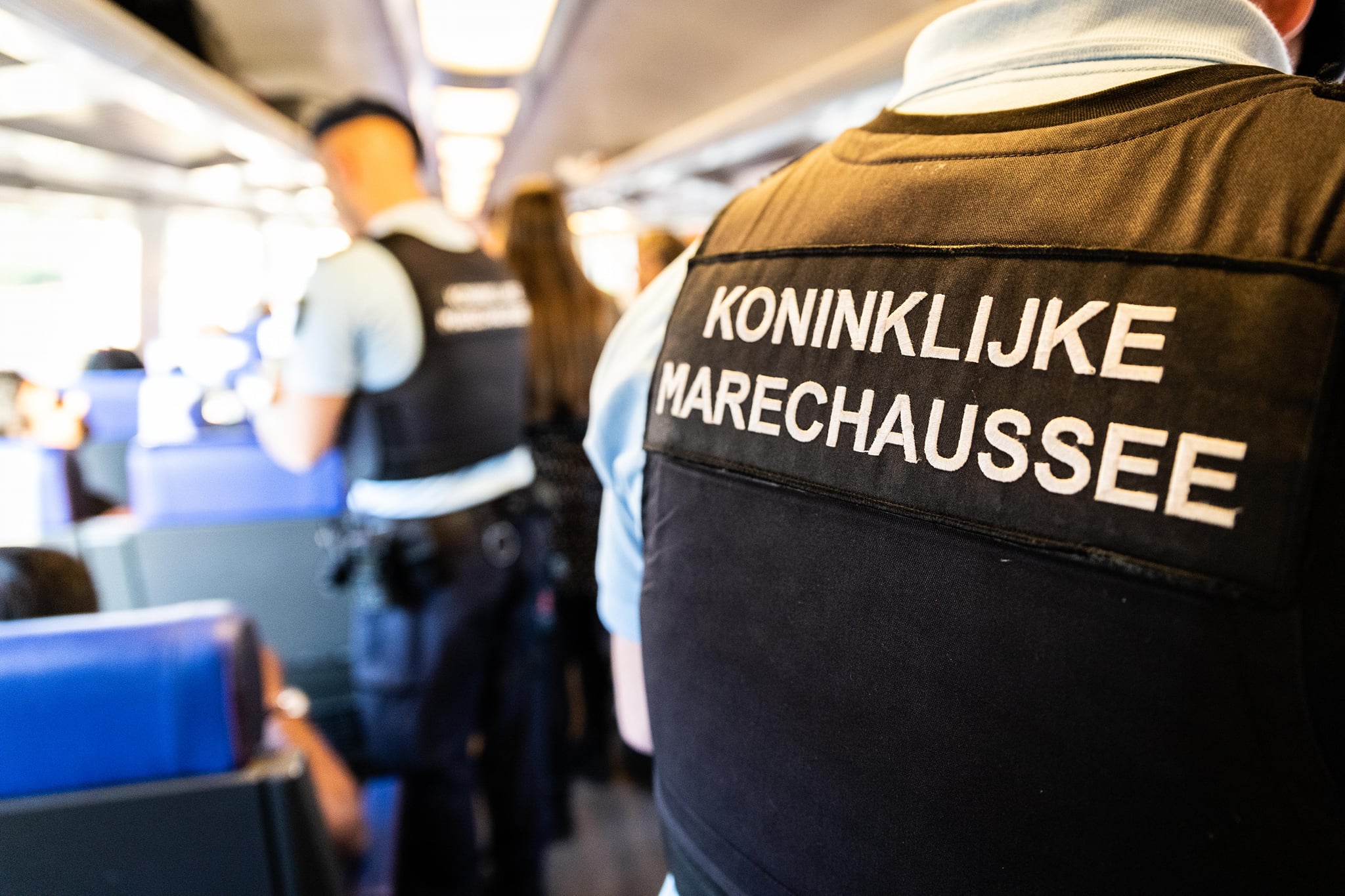 Controle door Marechaussee in trein