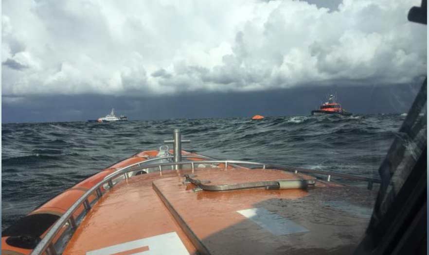KNRM redt 11 Denen uit zee nadat schip zonk bij Zandvoort