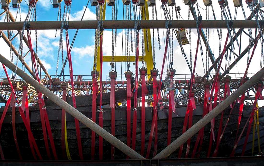 Middeleeuws Koggeschip bij Kampen weer boven water