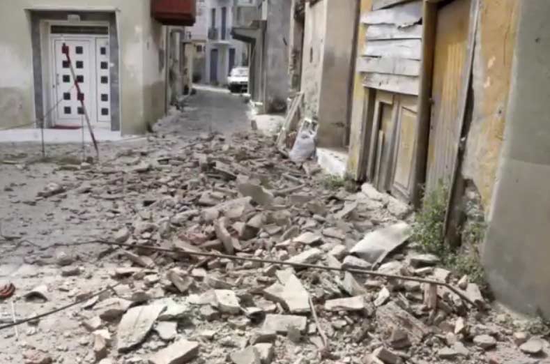 Aardbeving treft west-Turkije en het Griekse eiland Lesbos