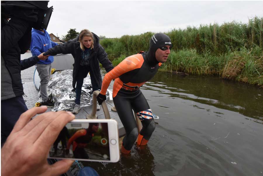 Maarten van der Weijden zwemt weer na korte onderbreking