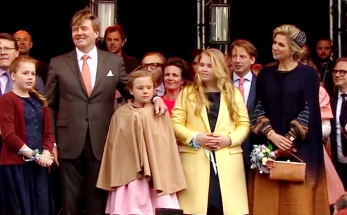 Jurk en cape koningin Máxima te bewonderen in TextielMuseum Tilburg
