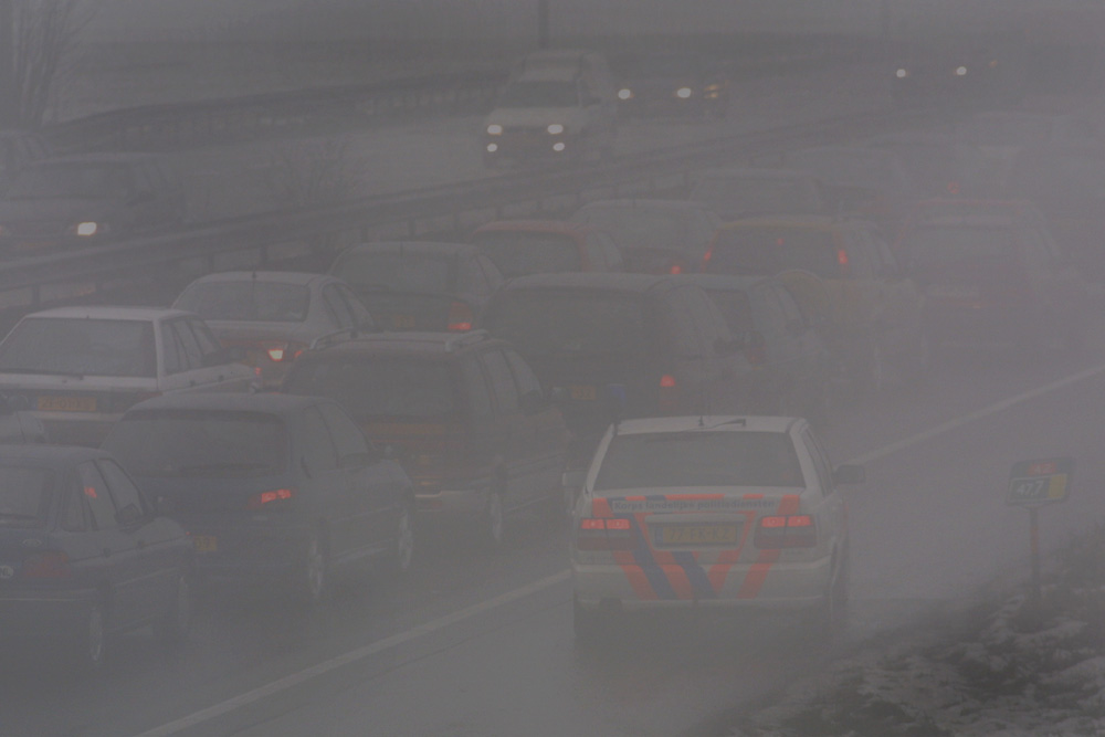 Fot ovan mist op snelweg file politieauto | Archief EHF