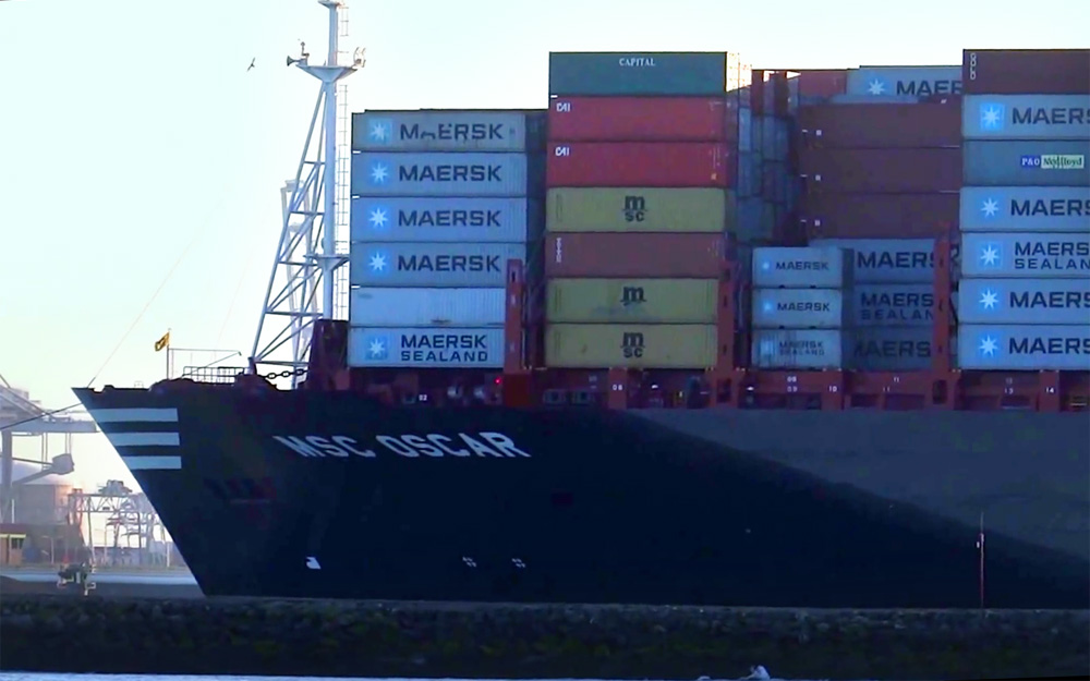 Grootste containerschip MSC aangekomen in Rotterdamse haven