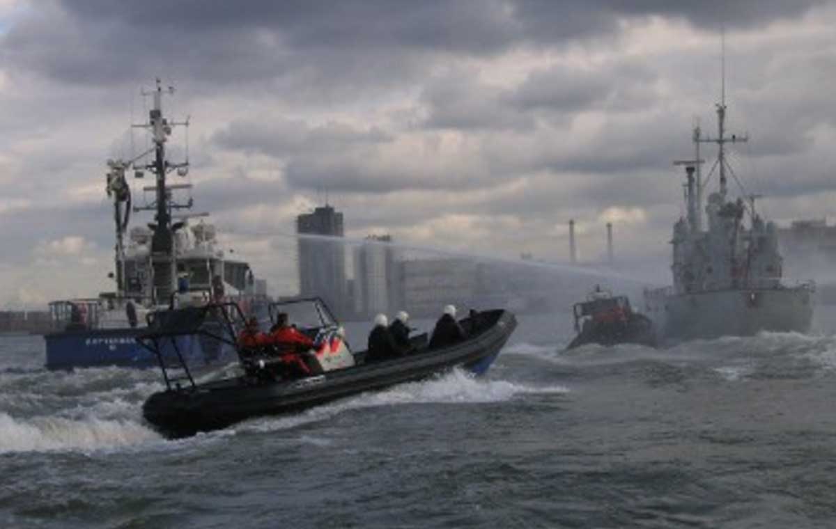 Grote oefening met Marine in Rotterdamse haven  