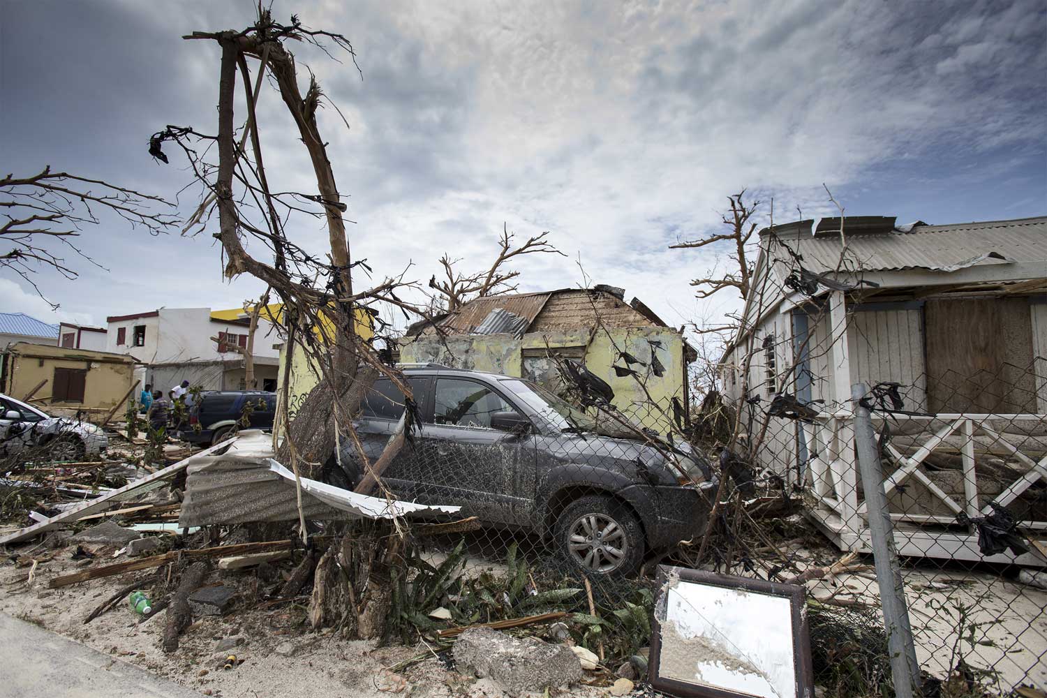 Extra vliegtuigen voor noodhulp en militairen ingezet tegen plunderingen St. Maarten