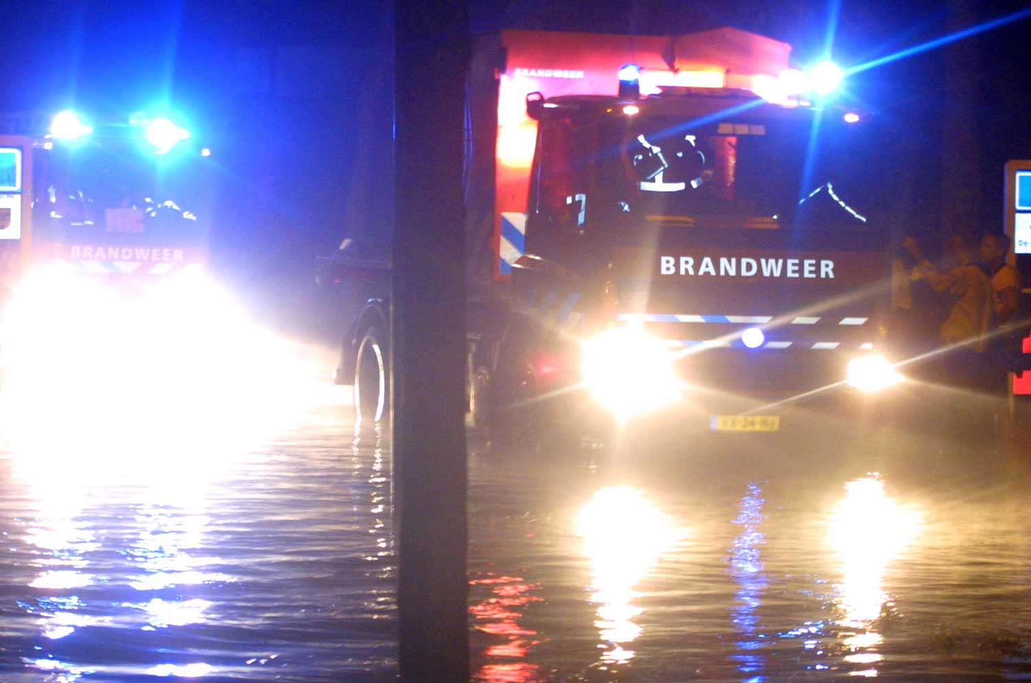 overstroming-brandweer-evacuatie