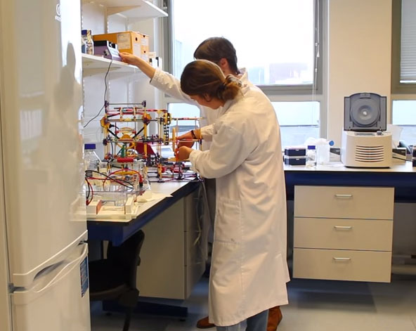 Studententeam TU Delft in de prijzen met bacterieprinter