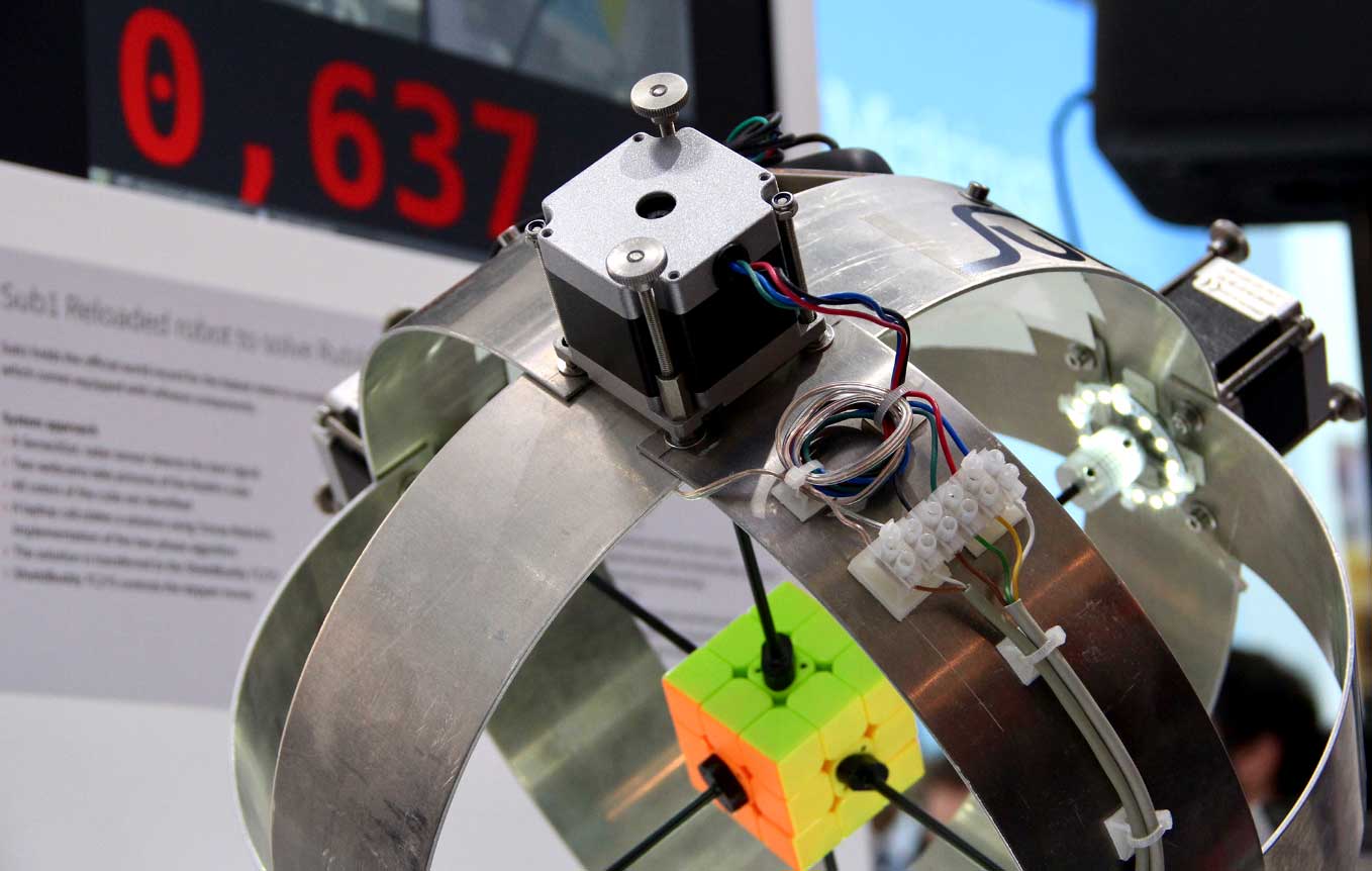 Duitse robot lost Rubik's kubus in 637 milliseconden op