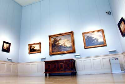 Foto van museum met schilderijen | Archief EHF
