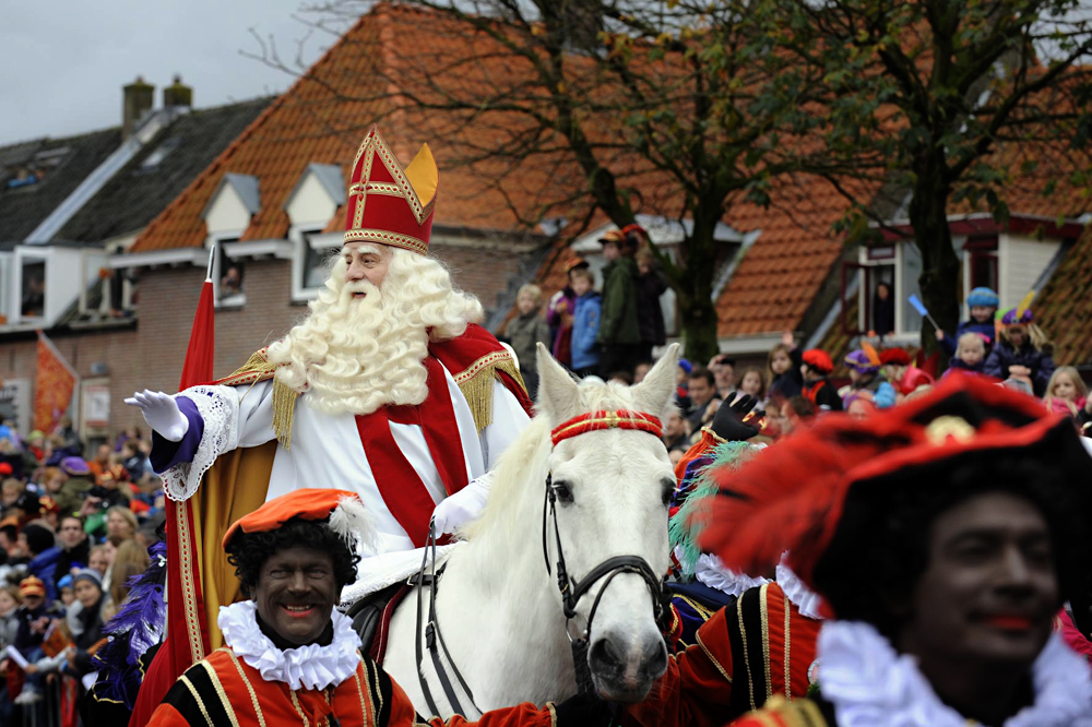 Foto van intocht Sinterklaas en Zwarte Pieten | Paul Groeneveld | www.fotopersbureau.eu