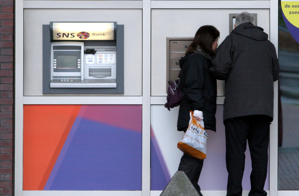 Foto van geldautomaat SNS | Archief EHF
