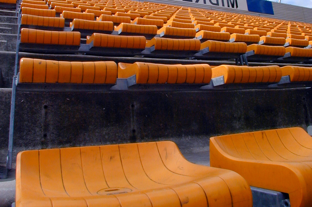 Foto van stoeltjes in voetbalstadion | Archief EHF