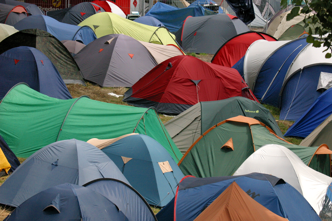 Zwarte Cross staakt de verkoop van campingkaarten om geschil met boer