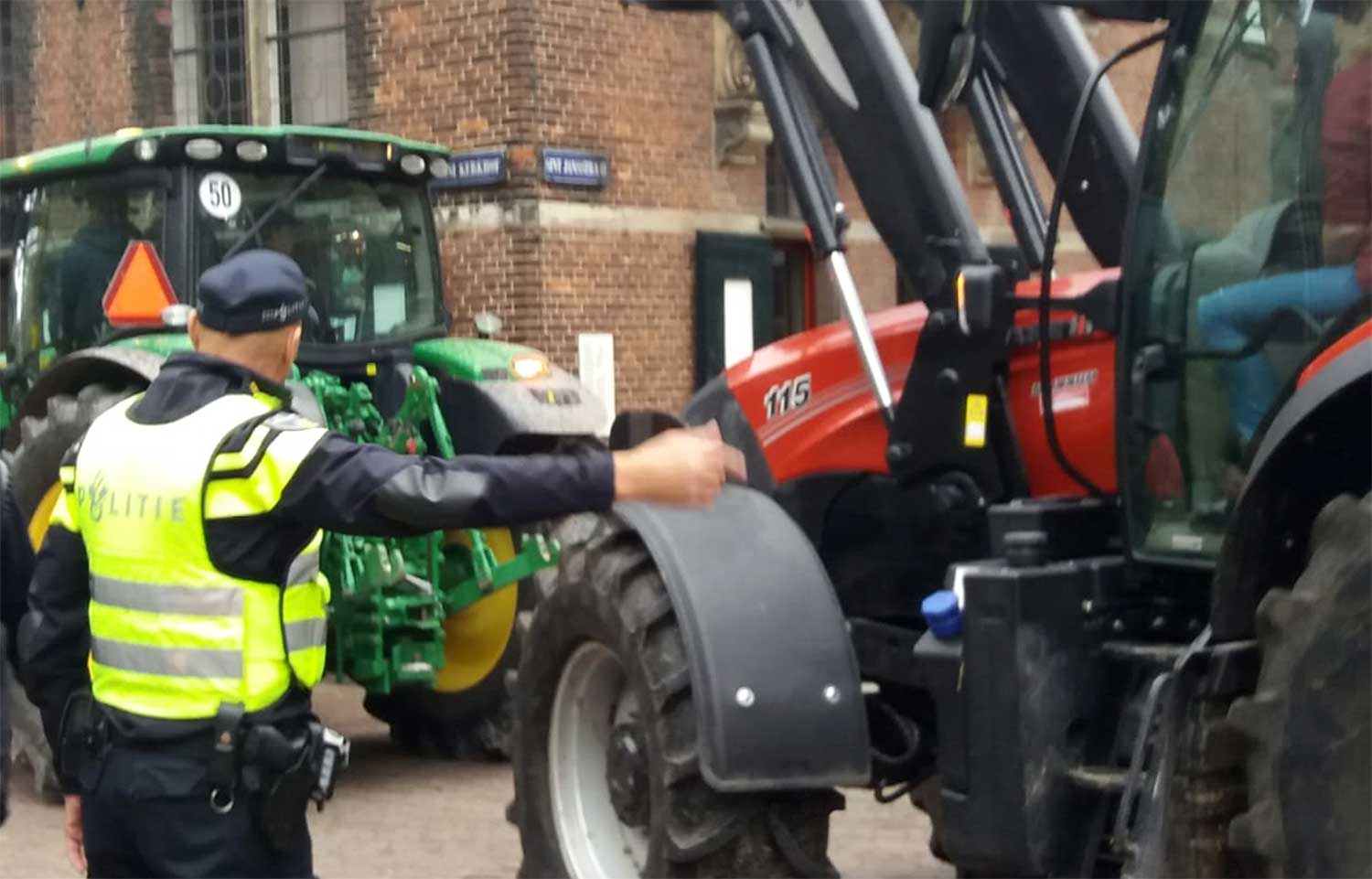 tractor-politieagent