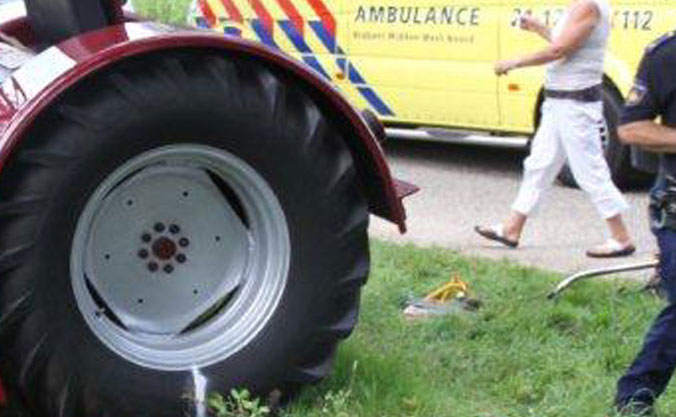 Man gewond bij tractor ongeval Minnertsga - 