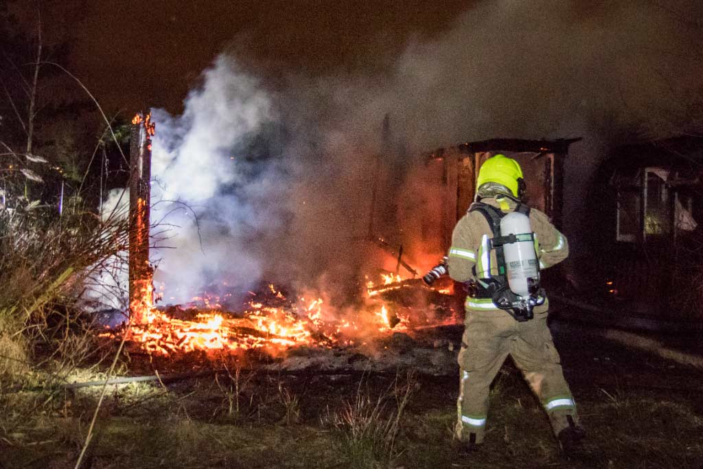 Tuinhuis in vlammen op in Vlaardingen