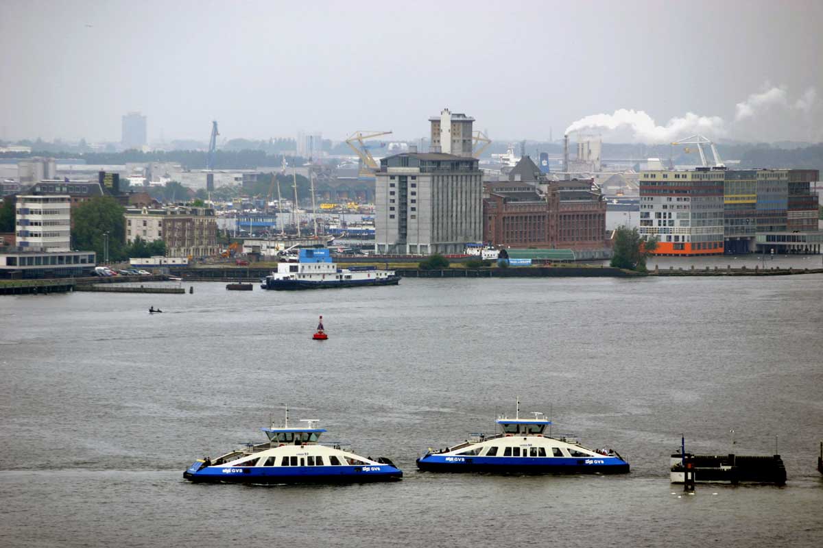 Amsterdam neemt 'historische besluit' met brug over het IJ