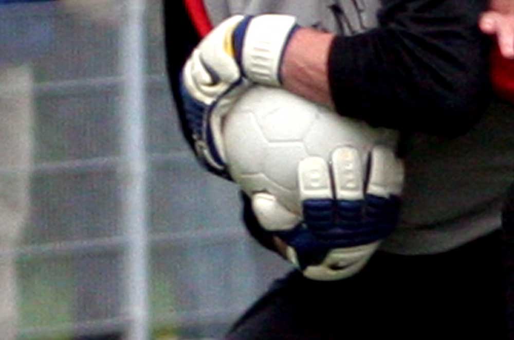 voetbal-handschoen-keeper