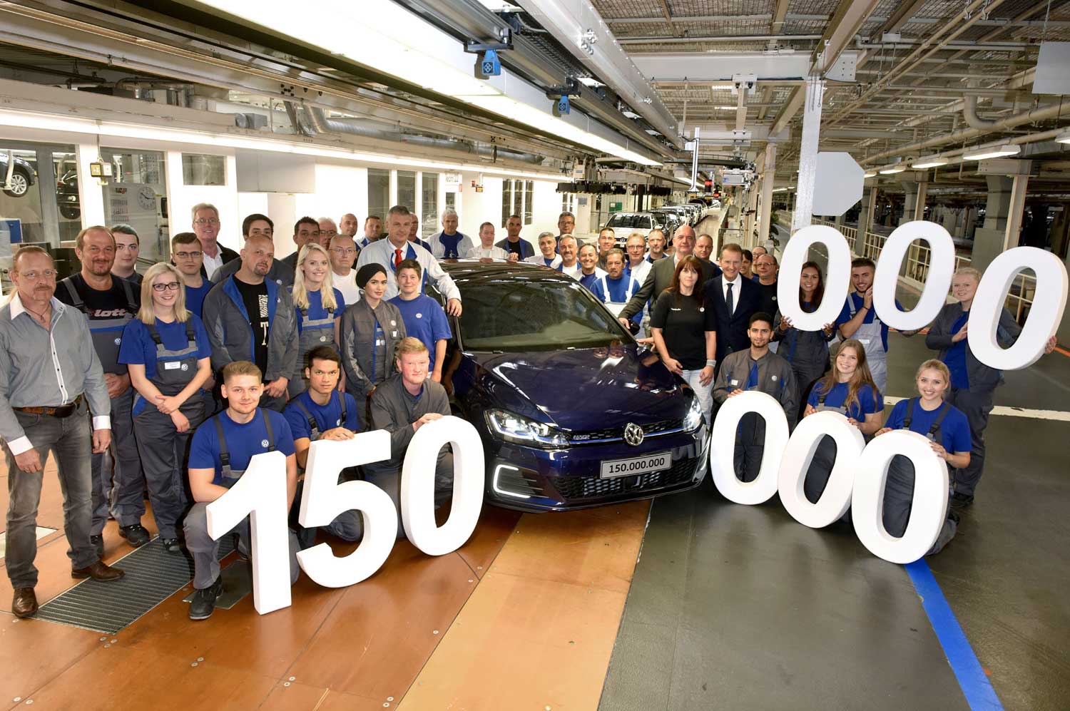150 miljoenste door Volkswagen gemaakte auto rolt van de band