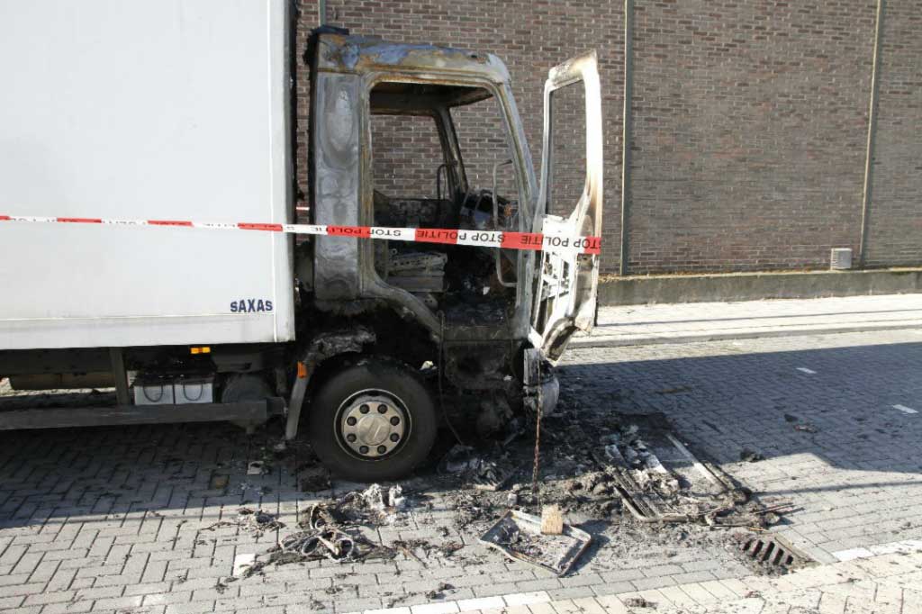 Vrachtwagencabine uitgebrand in Schiedam