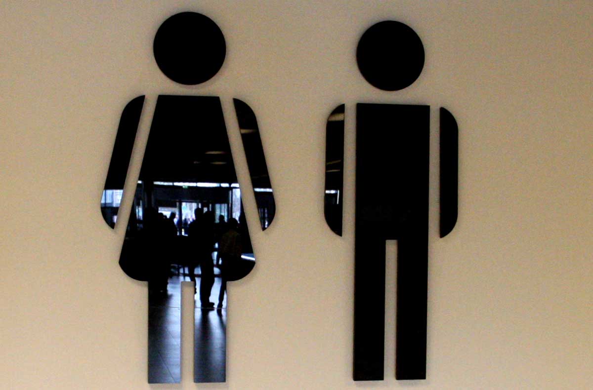 vrouw-man-wc-toilet