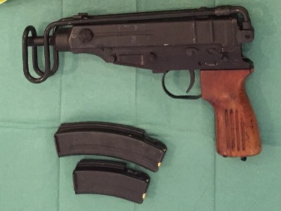 Zes vuurwapens aangetroffen bij doorzoeking Rotterdam