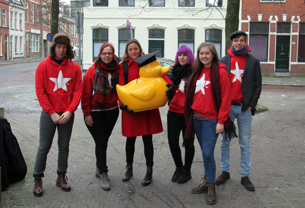 WC-eend bij Heymanshuis als protest tegen WC eend-wetenschap