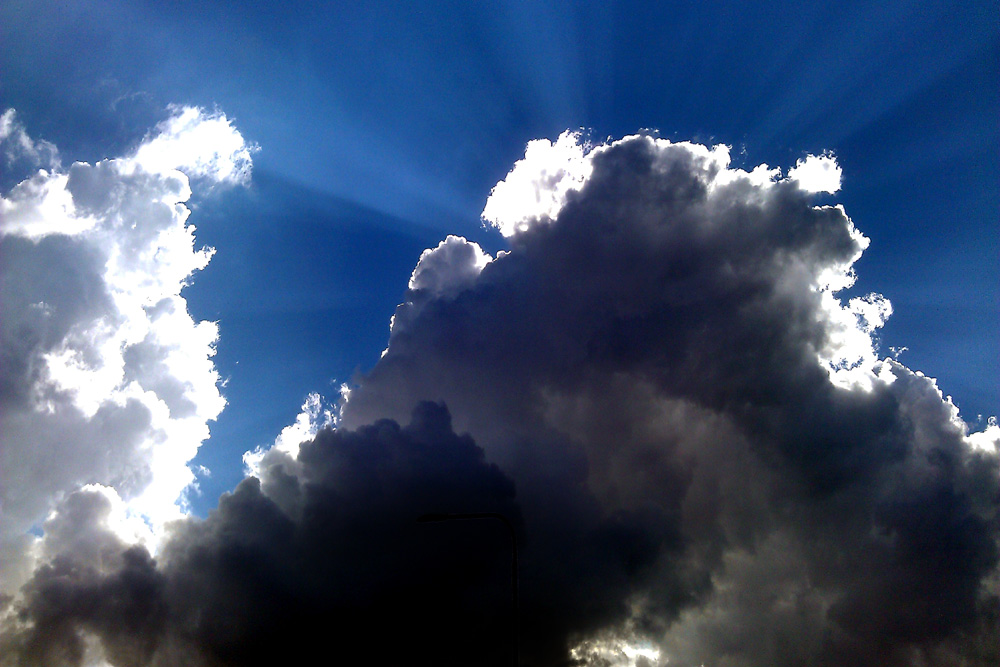 Foto van zon wolken blauwe lucht | Archief EHF