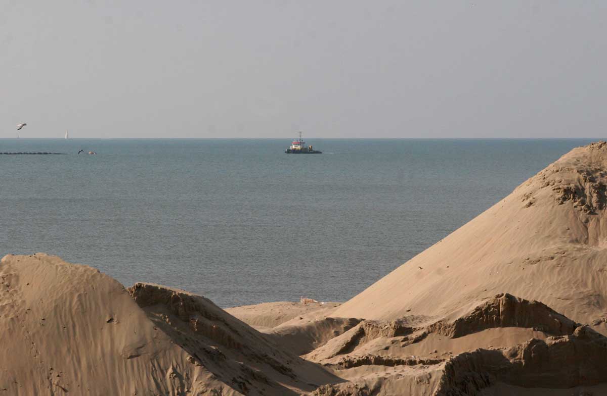 RWS stort 2,4 miljoen kuub zand voor kust Zandvoort en Bloemendaal 