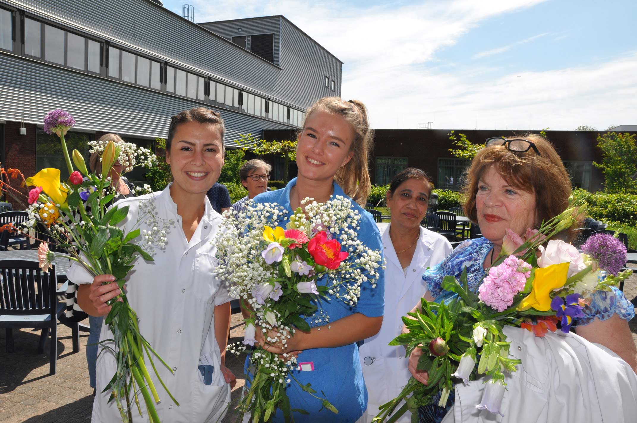 Ziekenhuis verrast haar verpleging met bloemen