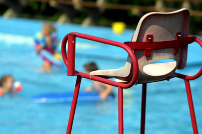 Foto van buitenzwembad controle veiligheid | Archief EHF