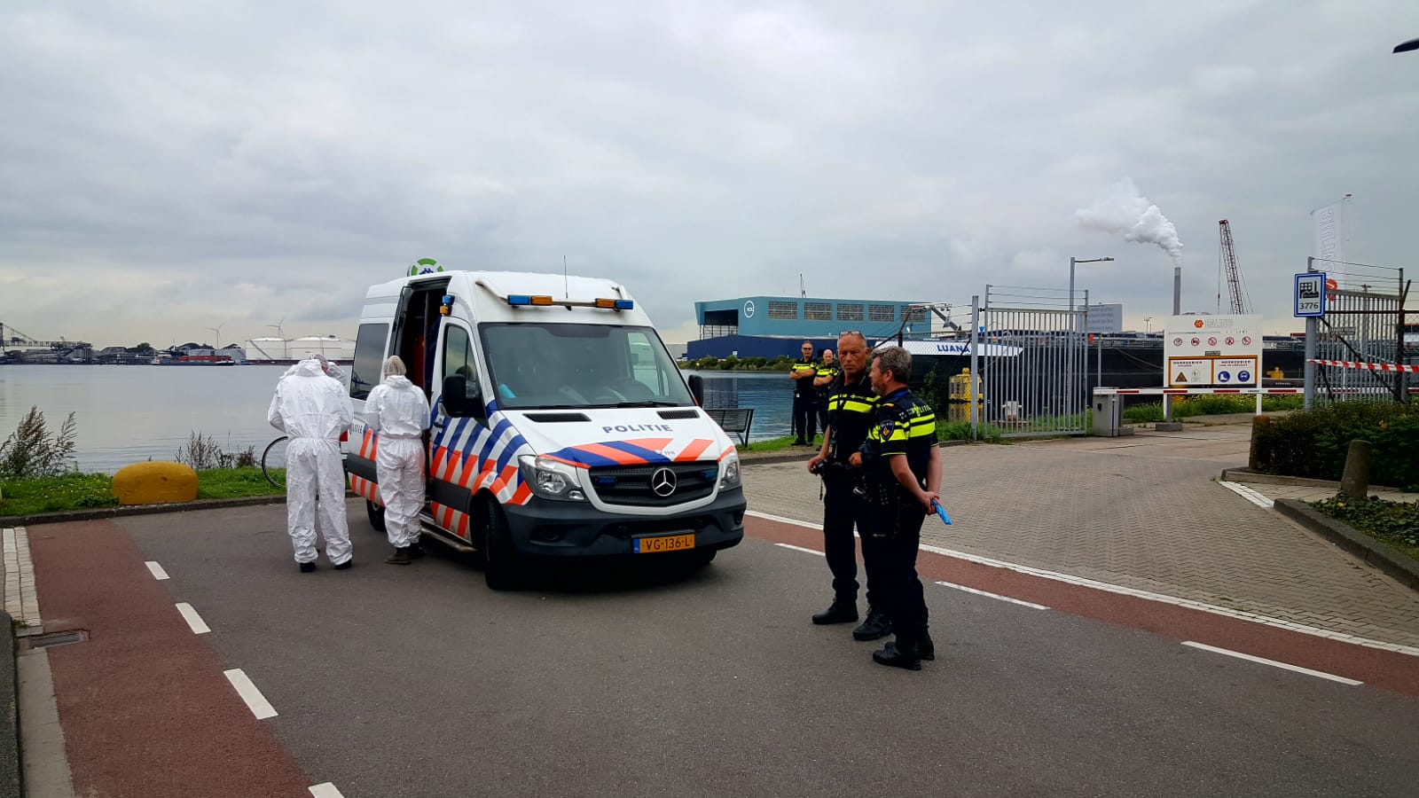 Persoon gewond aangetroffen Moezelhavenweg