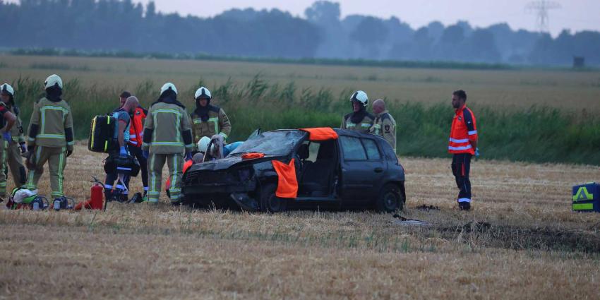 Auto Vliegt Uit De Bocht Bij Gasselternijveenschemond En Belandt In Auto Vliegt Uit De Bocht Bij Gasselternijveenschemond En Belandt In