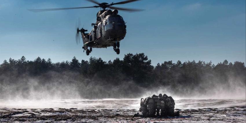 helikopter-militairen-heide
