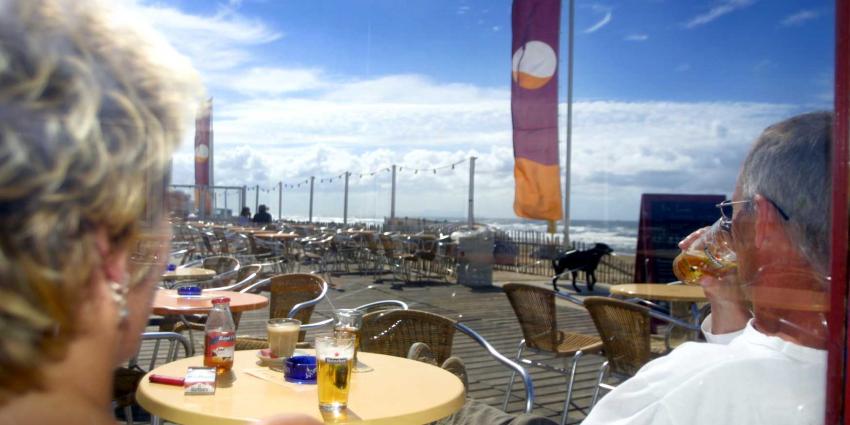 terras-strand-bier-zon