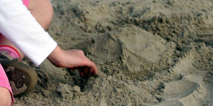 zand-kind-spelen