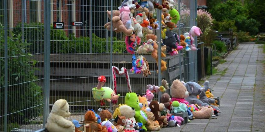knuffels-hek-woning-kindermishandeling-Stadskanaal