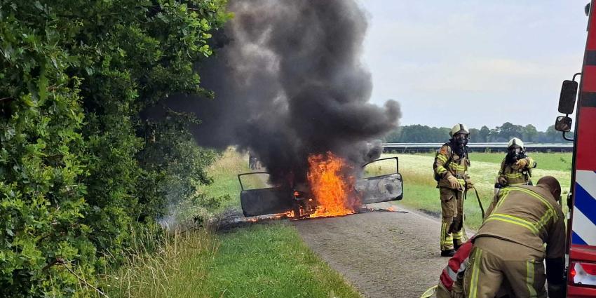 autobrand-vlammen-rook-brandweer