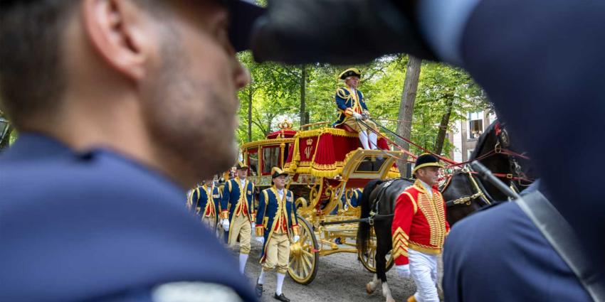 militair-groet-glazen-koets