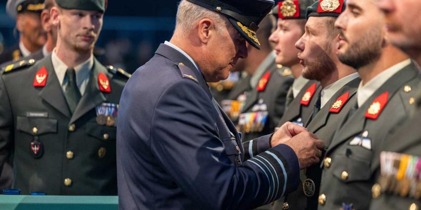 onderscheiding-militairen-Eichelsheim