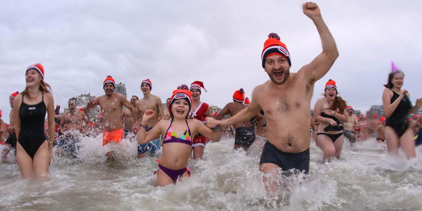 60.000 duikhelden het koude water in tijdens de 60e Nieuwjaarsduik