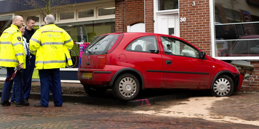 Foto van auto rijdt woning binnen | Stichting VIP | www.parkstadveendam.nl