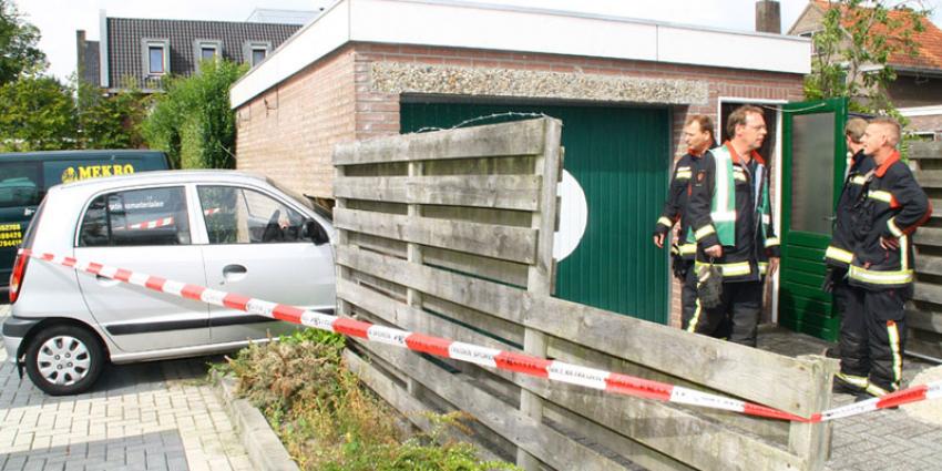 Auto rijdt door muur van garagebox | Henk Brunink