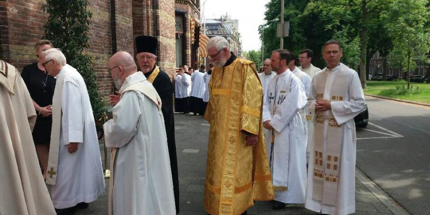 Ron van den Hout ingewijd als bisschop Groningen - Leeuwarden