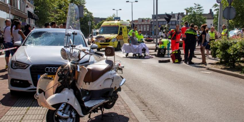 Scooterrijder gewond na botsing met auto
